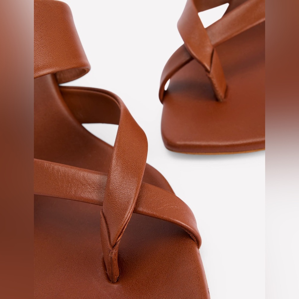 NIB Boden Toe Post Kitten Heel Sandal in Tan - Picture 3 of 13